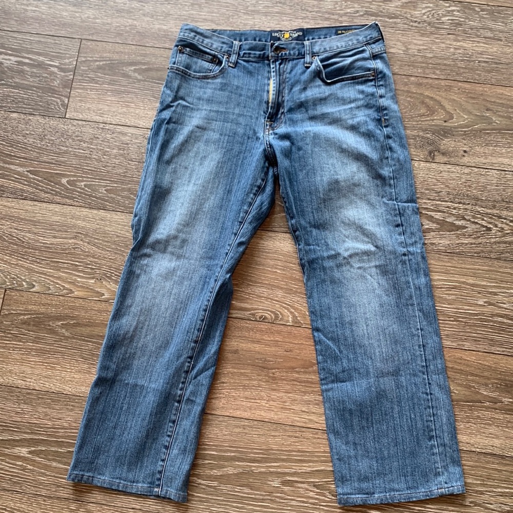 Like New Lucky Brand 181 Relaxed Straight Leg Blue Jeans size 34x30